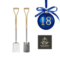 Gartengabel und Spaten von Kent & Stowe als hochwertiges Gartenwerkzeug-Set hinter Türchen 18.