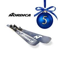 Ein Paar Nordica Ski mit Bindung als sportlicher Adventskalender-Gewinn hinter Türchen 5